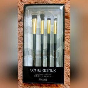 ❤️ 4 piece smokey eye brush set!